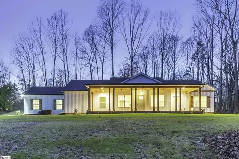 117 E Peninsula Dr, Laurens, SC 29360