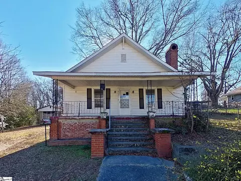 805 Buncombe Ext, Woodruff, SC 29388