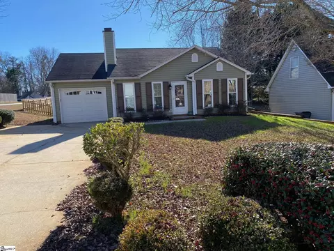 101 Clear Lake Dr, Simpsonville, SC 29680