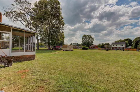 Exterior - 460 Bishop Dr, Mauldin, SC 29662 photo 5 of 8