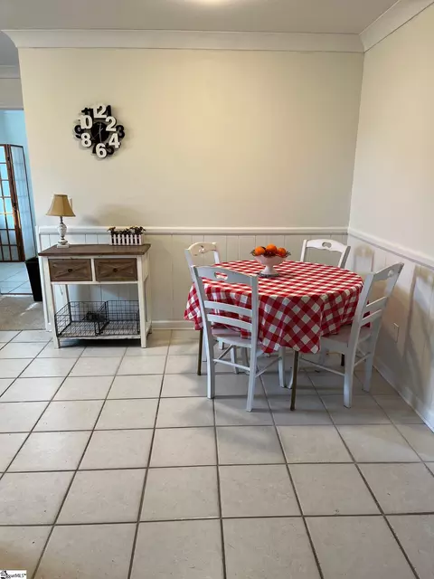 Dining - 460 Bishop Dr, Mauldin, SC 29662 photo 4 of 5