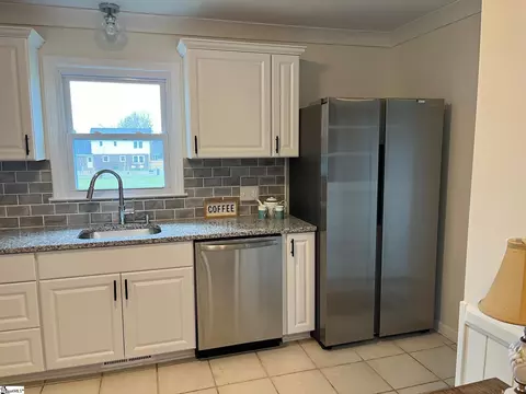 Kitchen - 460 Bishop Dr, Mauldin, SC 29662 photo 1 of 4
