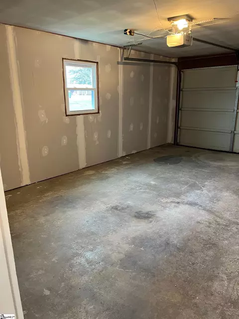 Exterior - 460 Bishop Dr, Mauldin, SC 29662 photo 3 of 8