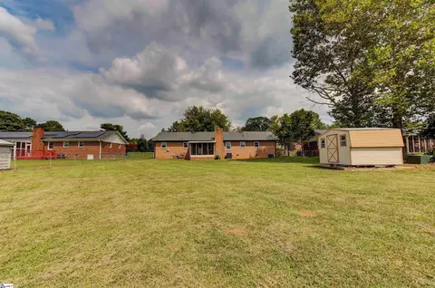 Exterior - 460 Bishop Dr, Mauldin, SC 29662 photo 7 of 8