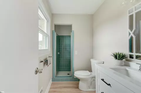 Bath - 460 Bishop Dr, Mauldin, SC 29662 photo 1 of 4