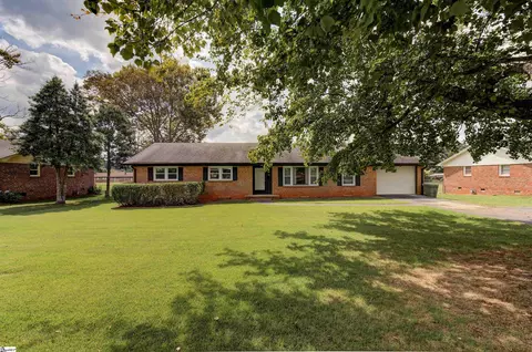 460 Bishop Dr, Mauldin, SC 29662