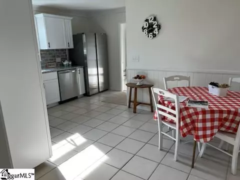 Dining - 460 Bishop Dr, Mauldin, SC 29662 photo 3 of 5