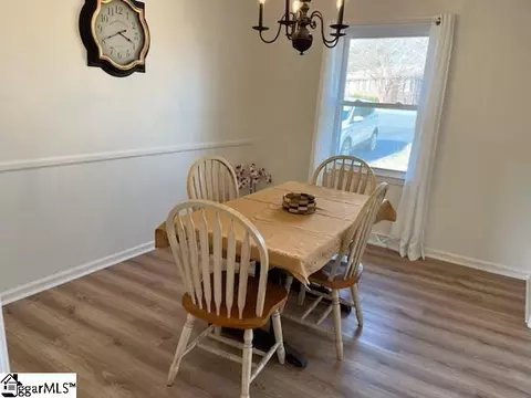 Dining - 460 Bishop Dr, Mauldin, SC 29662 photo 2 of 5