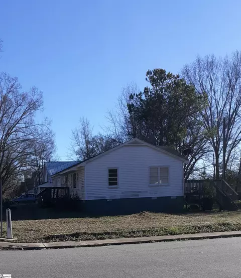 80 Palmetto St, Clinton, SC 29325