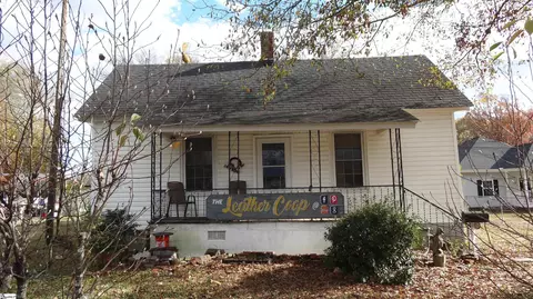 24 Wright St, Laurens, SC 29360