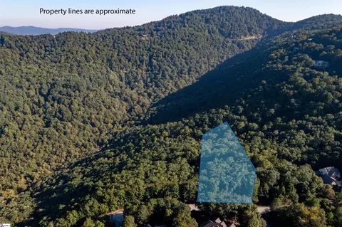 905 Mountain Summit Rd, Travelers Rest, SC 29690