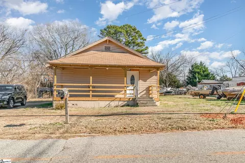 808 9th St, Gaffney, SC 29340