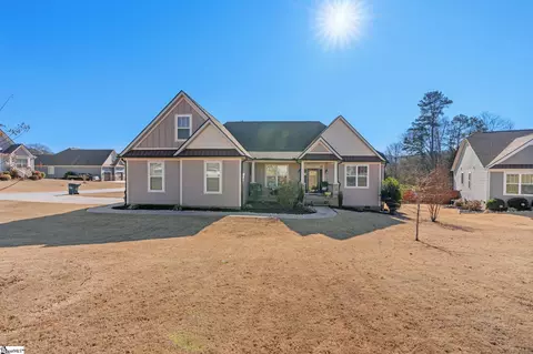 401 Skyway Pl, Travelers Rest, SC 29690