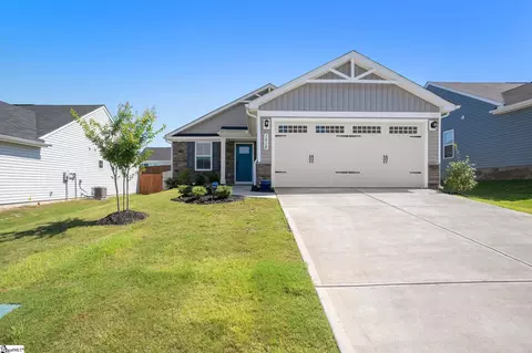 1018 Hunter Green Ln, Spartanburg, SC 29302