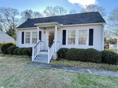 110 Moreland Ave, Laurens, SC 29360