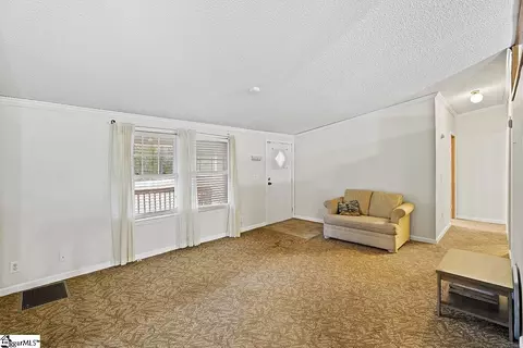 28 Robin Ln, Waterloo, SC 29384 photo 3