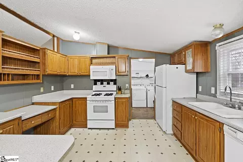 28 Robin Ln, Waterloo, SC 29384 photo 7