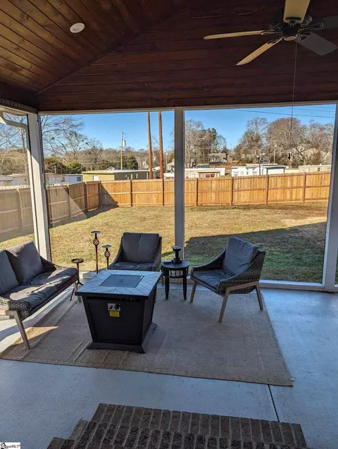 206 W 3rd Ave, Easley, SC 29640 photo 2