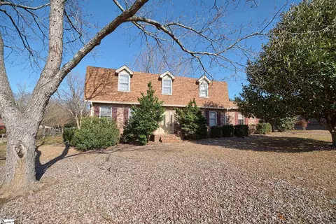 104 Willowbrook Ln, Mauldin, SC 29662