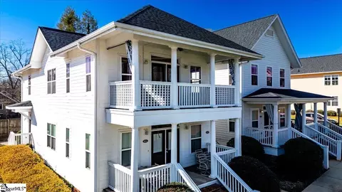 102 B Woodside Cir, Greenville, SC 29609