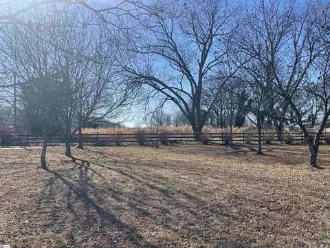 5150 North Old Laurens Road, Gray Court, SC 29645