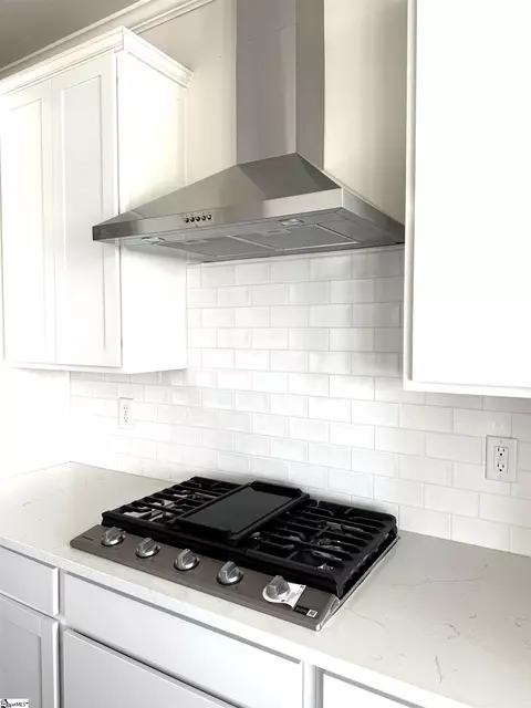 Kitchen - 128 Juniper Hill Dr, Easley, SC 29642 photo 3 of 4
