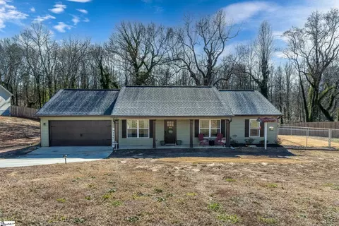 211 W Mill St, Gray Court, SC 29645