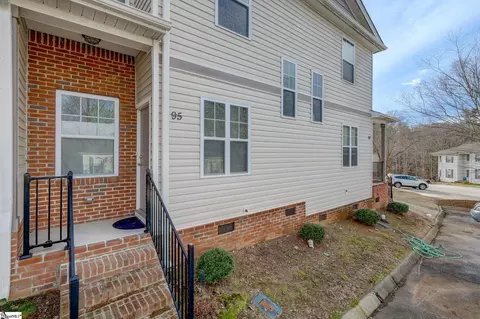 95 Huntress Dr, Greer, SC 29651