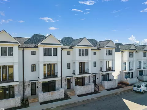 34 Claussen Ave, Greenville, SC 29601