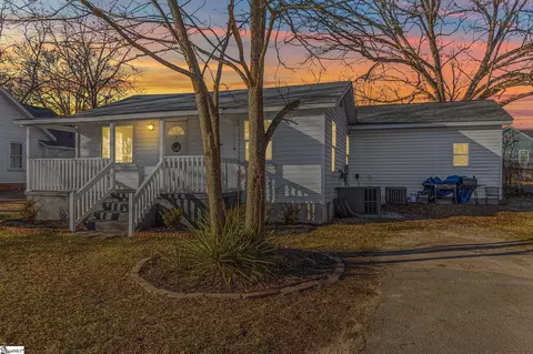 15 E 7th St, Greenville, SC 29611