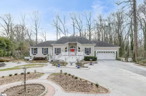 9 Fredricksburg Dr, Greenville, SC 29615