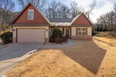 207 Blacks Dr, Greenville, SC 29615