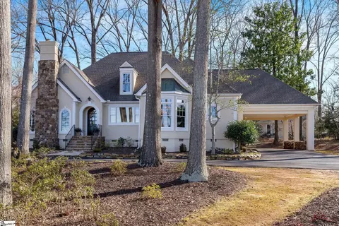 207 Holly St, Clinton, SC 29325