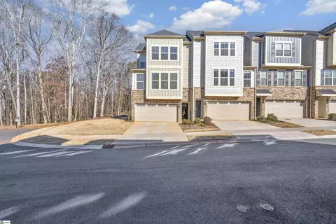 32 Questover Dr, Greenville, SC 29607