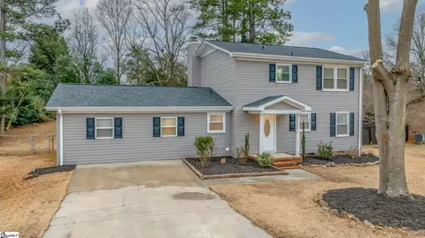 204 Pine Bark Ct, Simpsonville, SC 29680