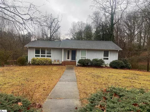 15 Elizabeth Dr, Travelers Rest, SC 29690