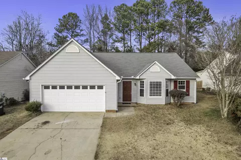 8 Clear Lake Dr, Simpsonville, SC 29680