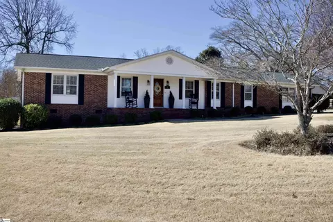 501 Confederate Cir, Taylors, SC 29687