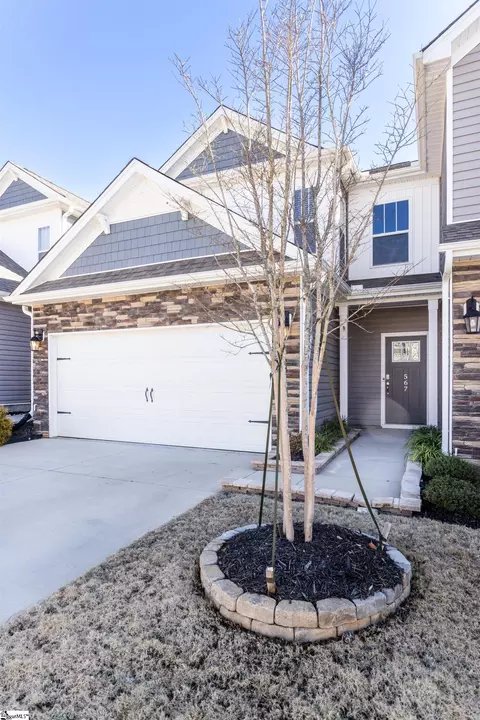 567 Yellow Fox Rd, Greer, SC 29650