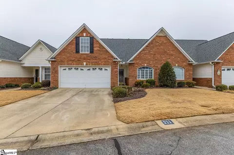 211 Booth Bay Ct, Simpsonville, SC 29681