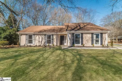 102 Burwood Dr, Simpsonville, SC 29681