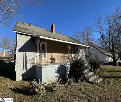 14 Bobo St, Greer, SC 29650