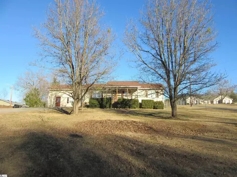 66 Randall Dr, Taylors, SC 29687