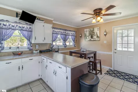 Kitchen - 325 Berry Rd, Pelzer, SC 29669 photo 4 of 5