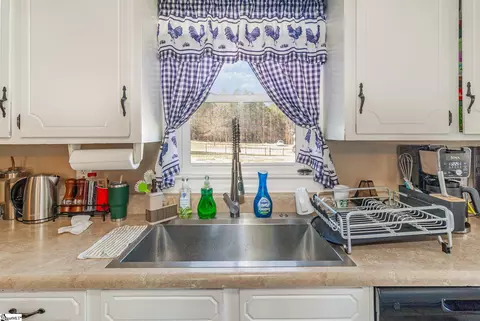 Kitchen - 325 Berry Rd, Pelzer, SC 29669 photo 3 of 5