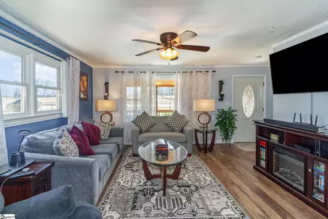 Living - 325 Berry Rd, Pelzer, SC 29669 photo 2 of 4