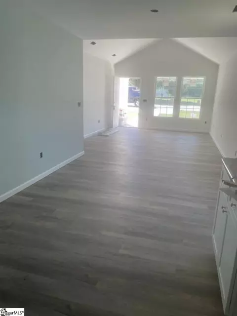 Living - 107 Colleton Ln, Clinton, SC 29325 photo 1 of 2