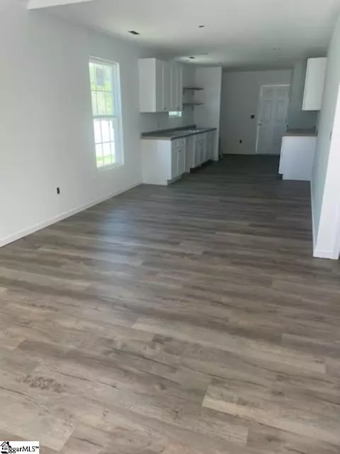Living - 107 Colleton Ln, Clinton, SC 29325 photo 2 of 2