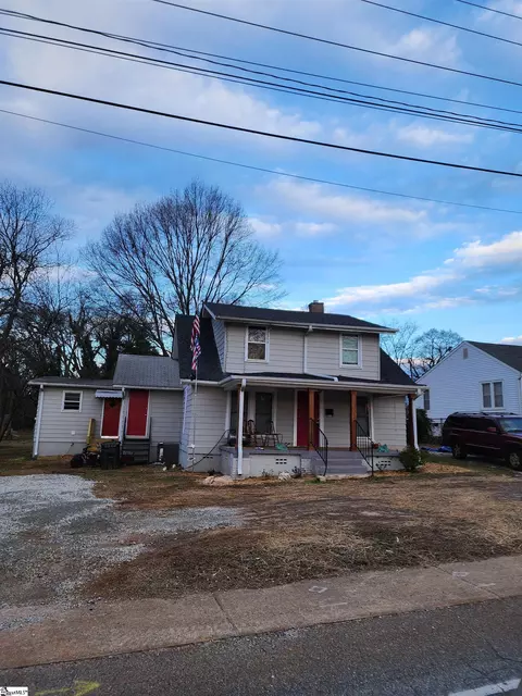 504 S Main St, Greer, SC 29650