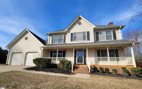 617 Oak Pointe Ct, Greenville, SC 29615